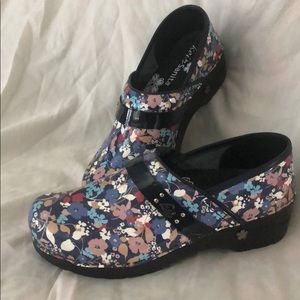 Sanita clogs